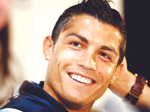 Khi Ronaldo bị chân dài tán tỉnh