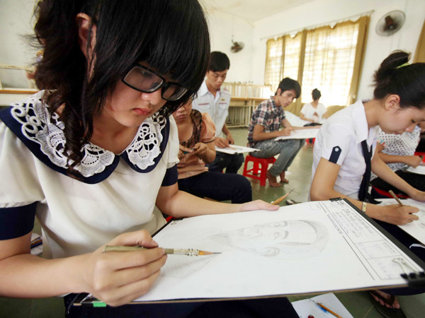 Thí sinh dự thi năng khiếu vào Trường CĐ Văn hóa Nghệ thuật TPHCM Ảnh: Q.P