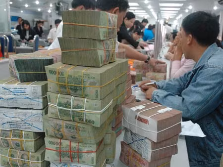 Ngân hàng hết thời 'khoe' lãi khủng