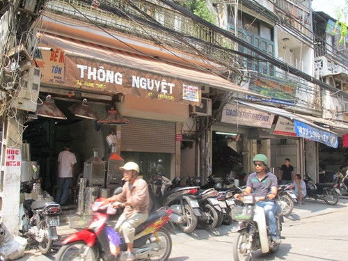 Gia đình nạn nhân sục tìm trên cả trăm km sông Hồng