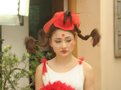 ‘Bà Tưng’ nhảy Gentleman trong Hài tết 2014