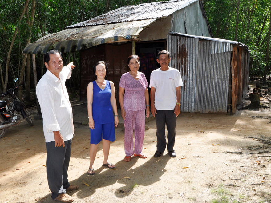 Sân golf treo hơn 10 năm, dân cùng cực