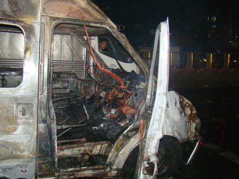 Cháy xe khách trên quốc lộ 1A