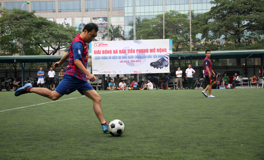8 đội bóng tranh cúp Báo Tiền Phong mở rộng lần 2