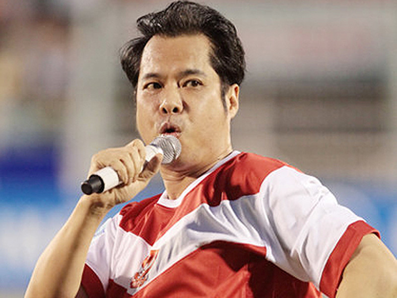 Ngọc Sơn: Diện nội y của mẹ, mua vui cho người