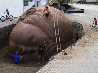 Tượng đầu người khổng lồ