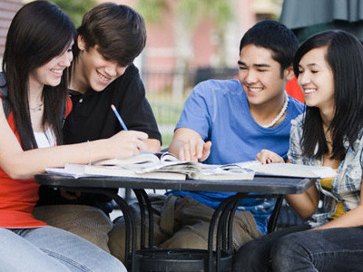 Môn tiếng Anh: Bám sát sách giáo khoa