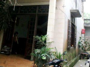 Đột nhập nhà công an, dùng súng khống chế  để cướp