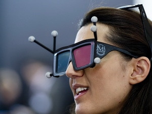 Xem phim 3D, dễ mắc bệnh lây nhiễm