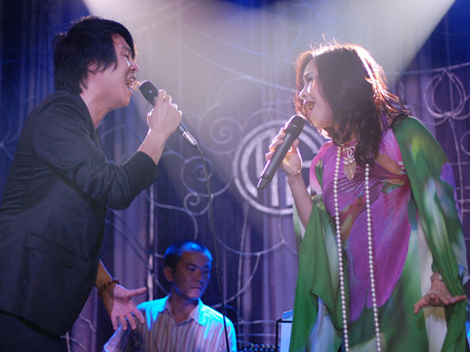 'Hãy yêu nhau đi' đồng hành với 'các chú lính chì'