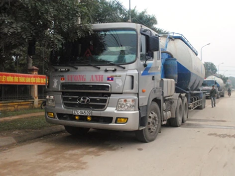 Một đêm chặn 17 ô tô cướp tiền để đi chơi… gái