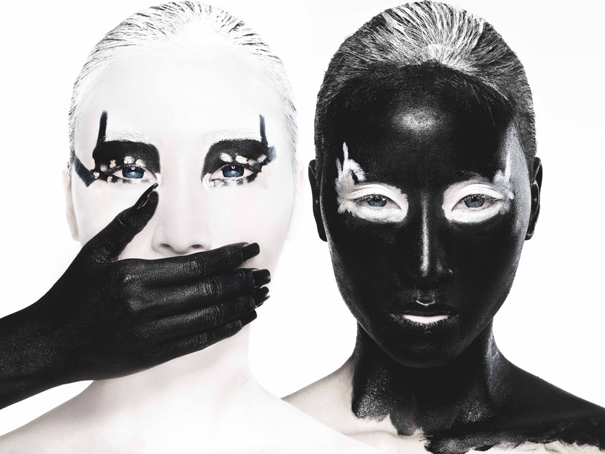 'Best Asia' Huyền Trang ấn tượng với đen-trắng