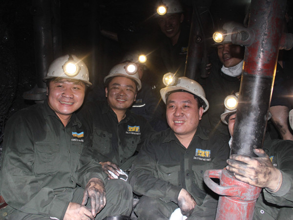 Nguyễn Nhật Tân và bộ đồ nghề Ảnh: Q.M