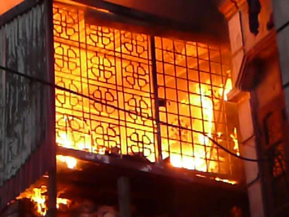 Đốt quần áo vợ, cháy luôn cả nhà