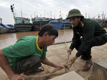 Miền Trung guồng sức chạy đua với bão