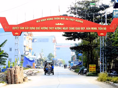 Làm ít, Tiền nhiều - đánh liều 'ôm nợ'