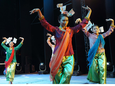 Văn hóa năm châu hội tụ