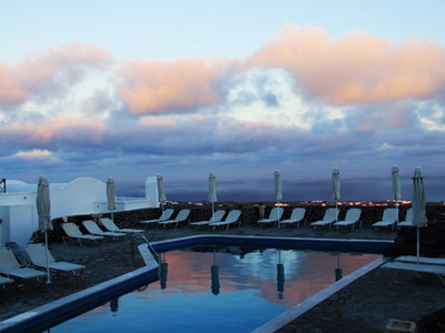 Màu xanh mê hoặc ở Santorini