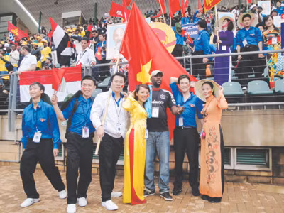 Ca sĩ Thái Thùy Linh, Minh Quân tham gia giao lưu thanh niên thế giới để giúp quảng bá hình ảnh Việt Nam Ảnh: Trí Đường
