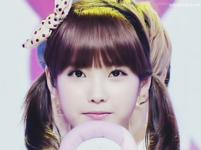 Ngộ nghĩnh xì-tai tóc hai bên của hotgirl IU