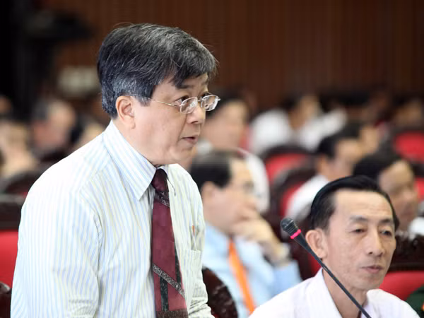 Đại biểu Quốc hội Trương Trọng Nghĩa phát biểu ở tổ Ảnh: Hồng Vĩnh