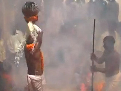 Kỳ nhân nướng mình trên lửa