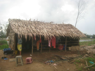 Mẹ chết điếng khi biết hai con bị cha dượng 'làm bậy'