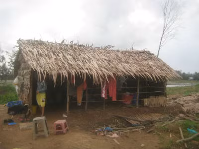 Mẹ chết điếng khi biết hai con bị cha dượng 'làm bậy'