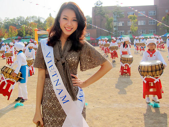 Trương Tùng Lan: Sưng chân vì thi hoa hậu