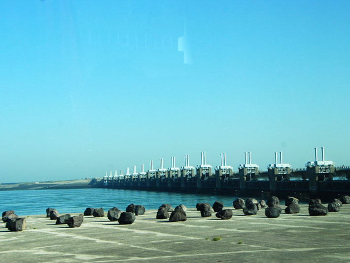 Thủ tướng Nguyễn Tấn Dũng thăm công trình đê chắn sóng Hà Lan