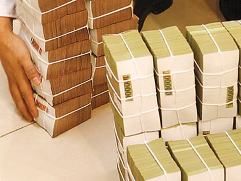 Mắc nợ vì đứng tên cho cán bộ ngân hàng vay tiền