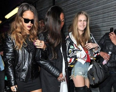 Rihanna 'đổ máu' vì fan cuồng tấn công