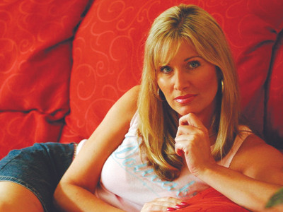 Giggs lập hat-trick lái “máy bay bà già”