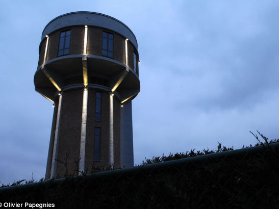 Đài quan sát quân sự biến thành biệt thự sang trọng