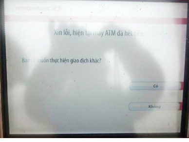 ATM dịp Tết: Vừa rút tiền vừa run
