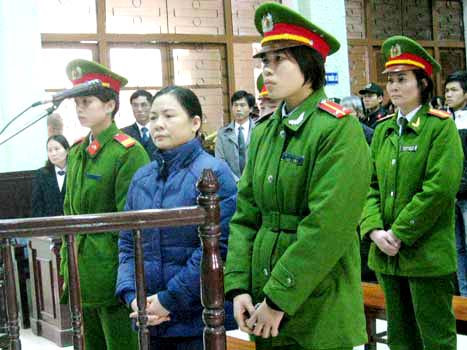 Hoàng Thị Vấn trước toà