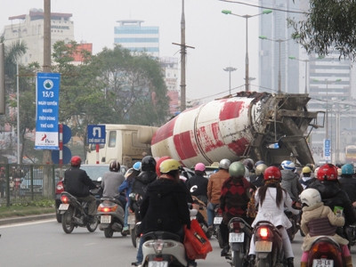'Hung thần' nghênh ngang trên đường phố Hà Nội