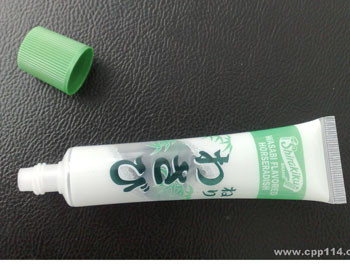 Hành hung người yêu bằng…mù tạt