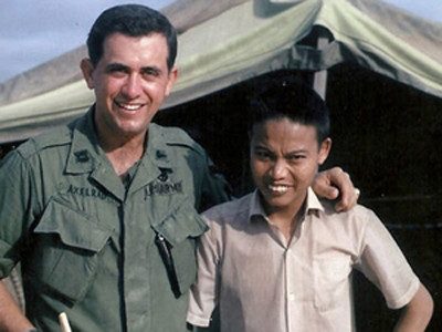 Bác sĩ Mỹ mang 'khúc xương tay' về VN thế nào?