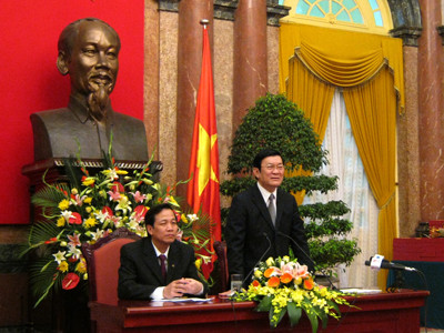 Khen thưởng kịp thời các bí thư chi bộ tiêu biểu