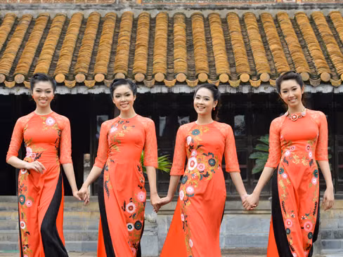 Hàng loạt người đẹp, hoa khôi e ấp với áo dài ở Huế