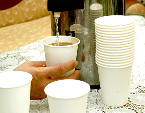 Phát hiện thôi nhiễm chì trong cốc, đĩa giấy