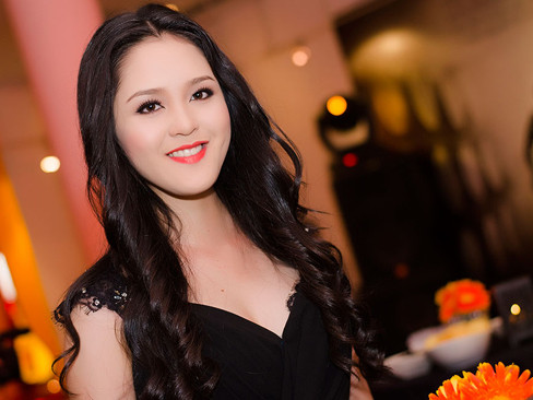 Á hậu Hoàng Anh: Ngày càng gợi cảm