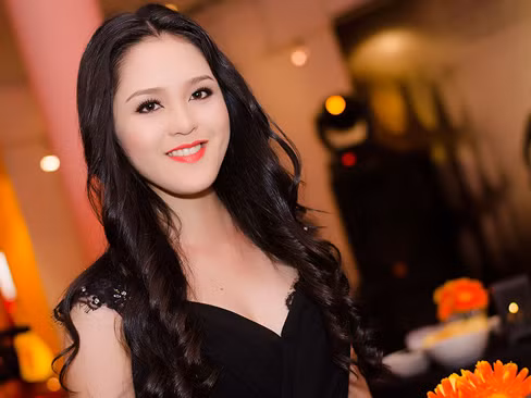 Á hậu Hoàng Anh: Ngày càng gợi cảm