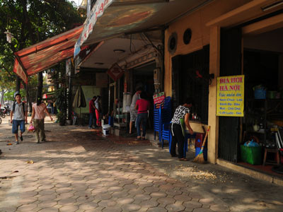 Nước uống đường phố Hà Nội nhiễm khuẩn