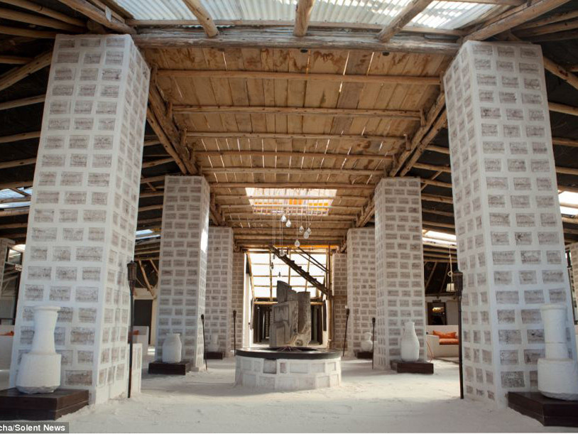 Khách sạn xây bằng... 10.000 tấn muối