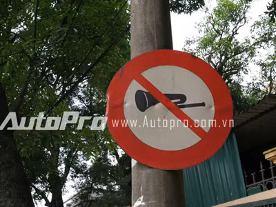 Không muốn đánh nhau: Hãy đừng bấm còi xe!