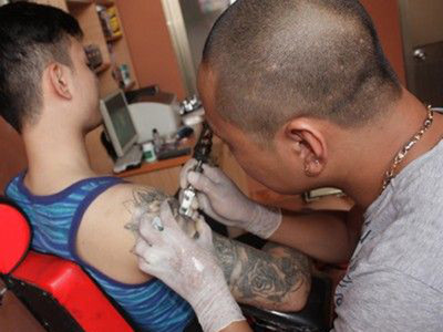 Trào lưu xăm hình, xỏ khuyên 'vùng cấm'
