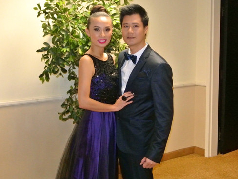 Bắt gặp Huyền Ny ôm eo Quang Dũng tình tứ bên Mỹ