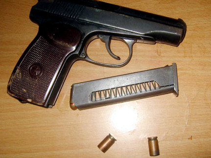 Dàn quân bắn nhau, bắn cả cảnh sát